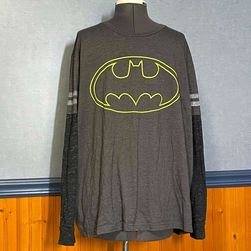 🔥3 for $15 Sale- Batman tee size 2XL